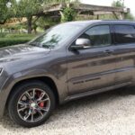 Jeep Grand Cherokee WK2 grijs kenteken ombouw