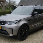 Land Rover Discovery 5 grijs kenteken ombouw